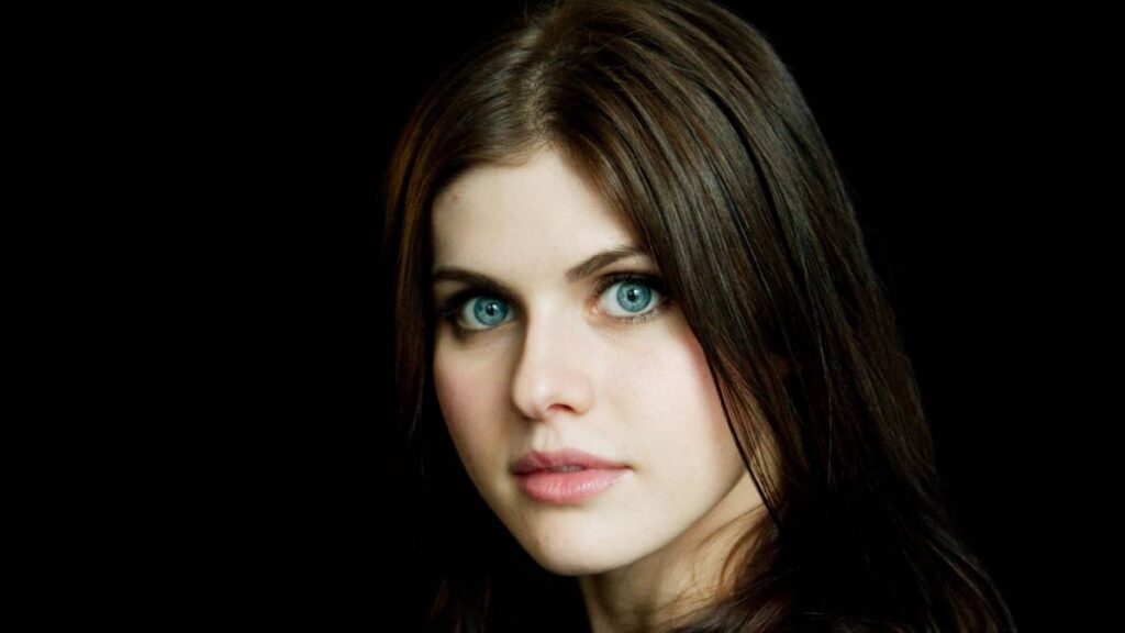 The Truth About Alexandra Daddario's Feet: From Heels to Sandals! 15 Alexandra Daddario Eyes
