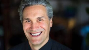 Christopher Renstrom