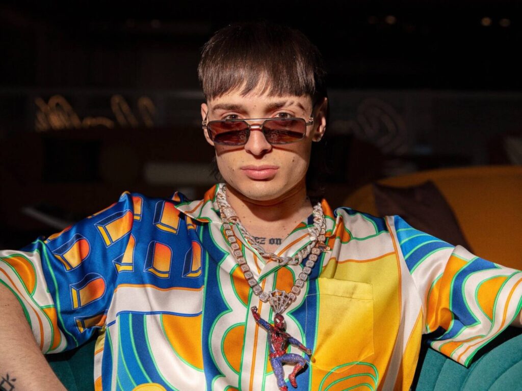 How Tall is Peso Pluma? Unraveling the Mysteries of the Mexican Sensation 6 Peso Pluma