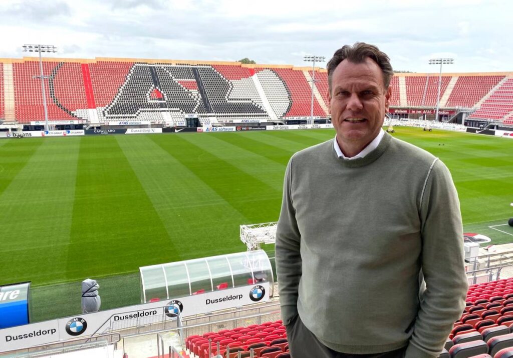 Billy Beane Net Worth: Salary, Investments, Real Estate Portfolio & Everything You Need To Know 15 Billy Beane in Soccer: AZ Alkmaar