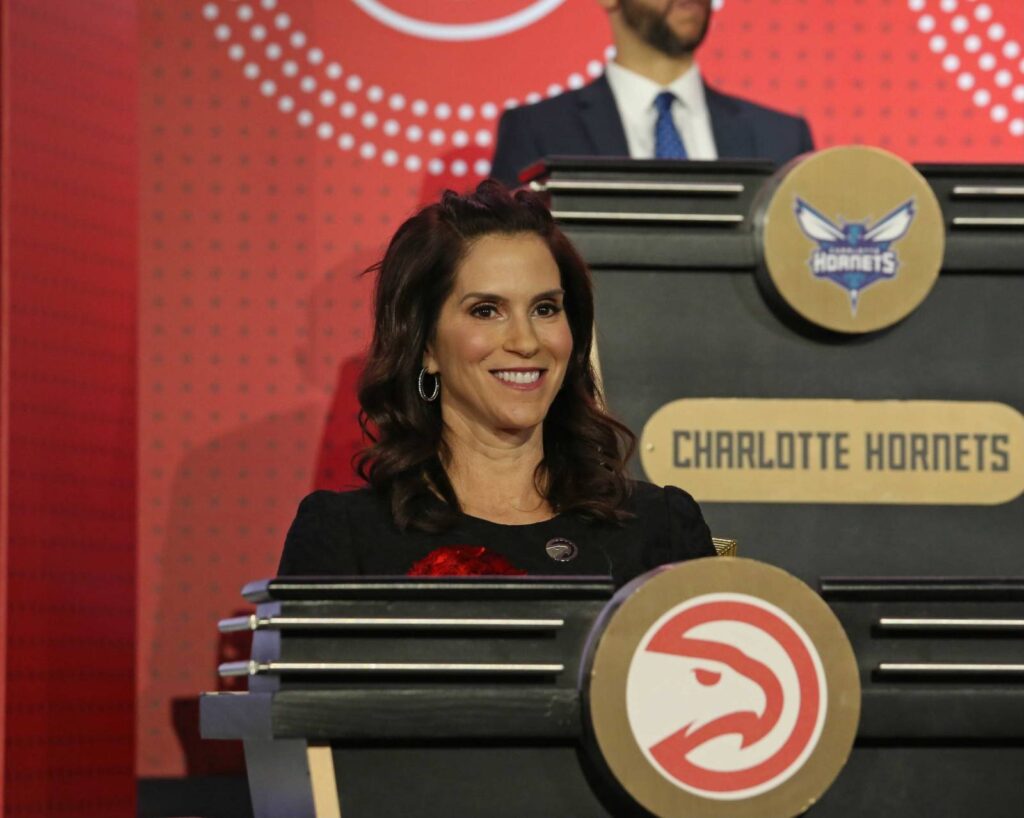 What Is The Net Worth Of Jami Gertz, The Richest Actress In The World? 13 Jami Gertz Atlanta Hawks