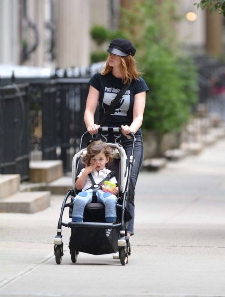 Jonathan Rosebanks Shulman: The Star Child of Anne Hathaway and Adam Shulman 10 Jonathan Rosebanks Shulman with mom Anne Hathaway