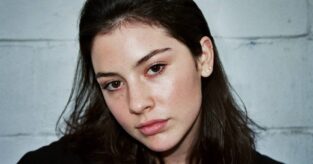 Who Are Gracie Abrams' Parents? Everything You Need To Know – Stagbite