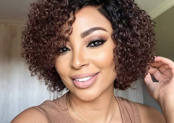 What Are the Differences Between Wet Curls and Kinky Curls